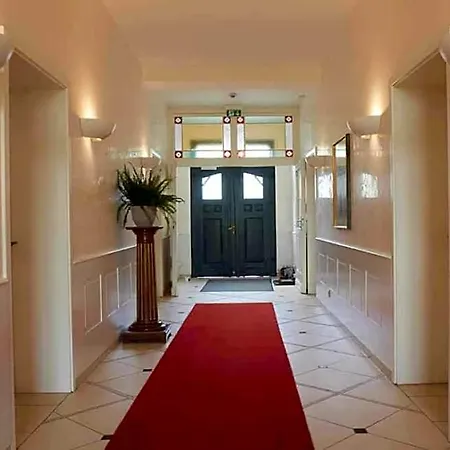 Hotel Snorrenburg Gmbh 3*